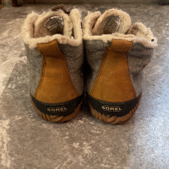 - Good condition sorel booties - Picture 3 of 6